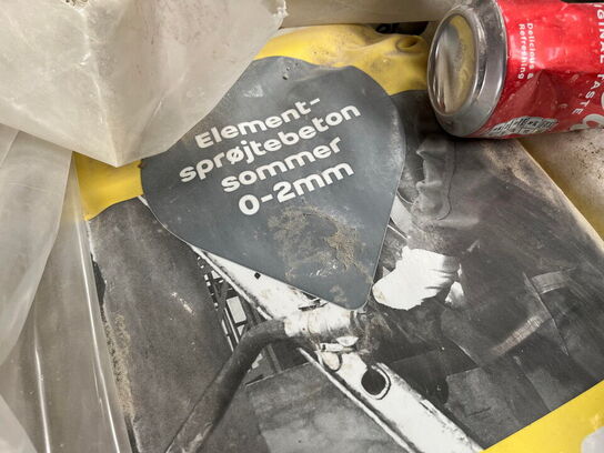 2 Palle med Bla. Sprøjte Beton og Betonmørtel