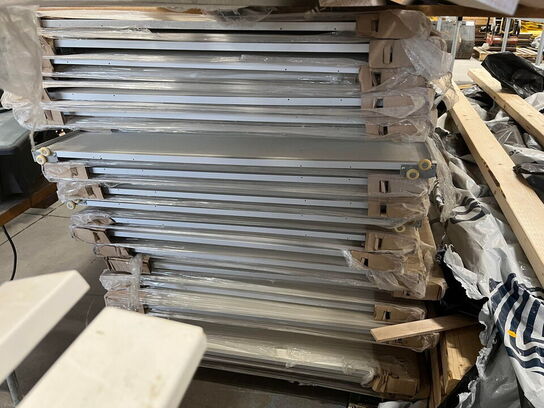 1 Palle med Fodlister og byggematerialer