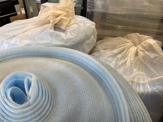 3 Ruller med blåt skum og Plast rør