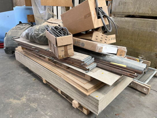 1 Palle med Assortert Byggematrialer