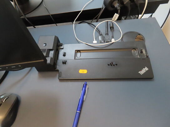 2 stk. monitor, NEOVO FS-27G, med keybord og dockinstation