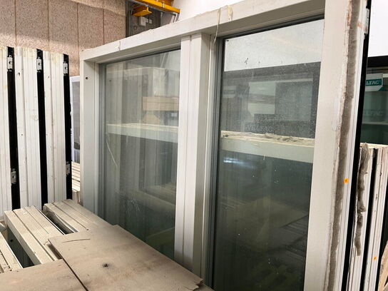 1 Palle med 1 Glas partier og dør og 5 Vindue