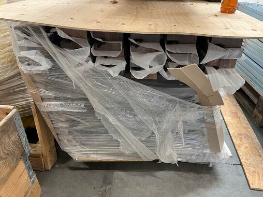 1 Palle med Assortert Byggematrialer