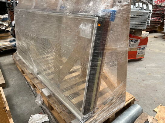 Glas dør med metal ramme 