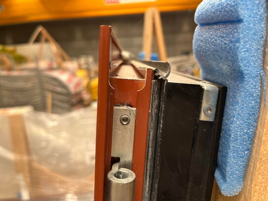 Glas dør med metal ramme 