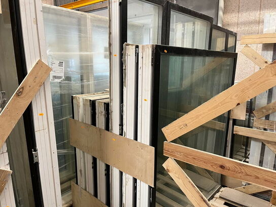 1 Palle med 1 Glas partier og dør og 5 Vindue