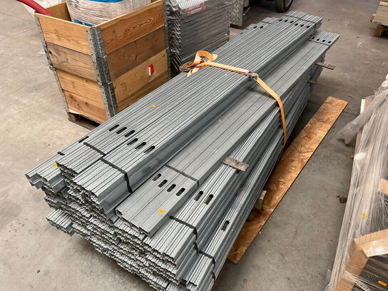 1 Palle med Metal Skinner