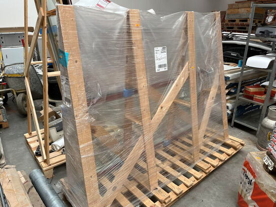 Glas dør med metal ramme 