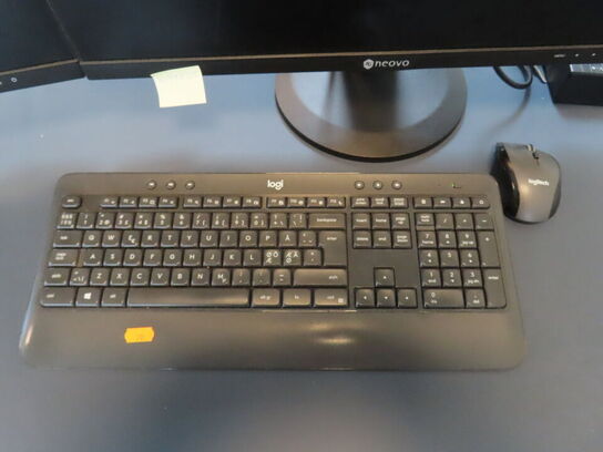 2 stk. monitor, NEOVO FS-27G, med keybord og dockinstation
