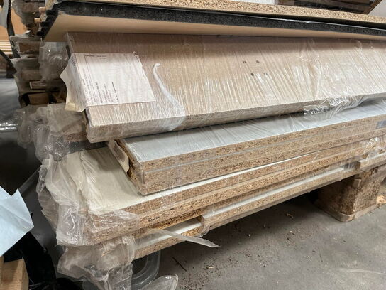 1 Palle med Assortert Byggematrialer