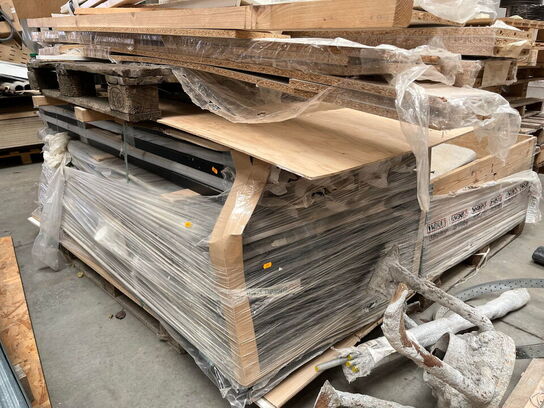 1 Palle med Assortert Byggematrialer