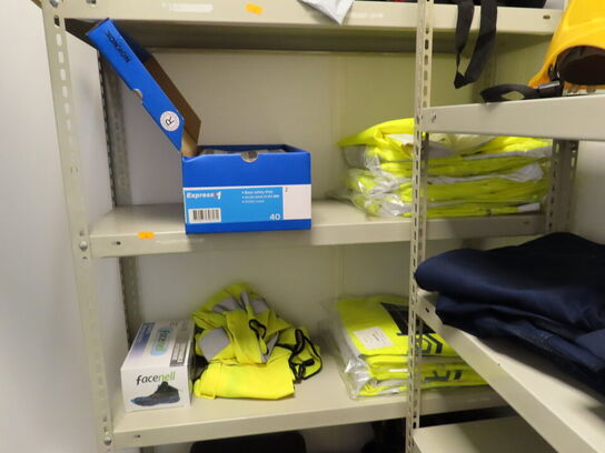 2 stk. stigereoler med indhold af sikkerhedsudstyr