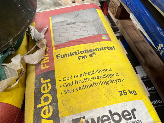 2 Paller med byggematrealer 