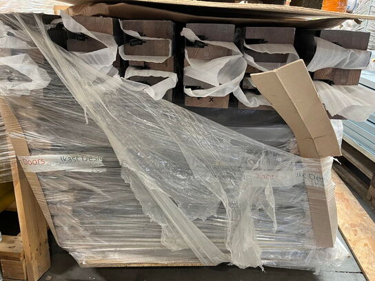 1 Palle med Assortert Byggematrialer