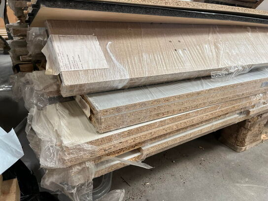 1 Palle med Assortert Byggematrialer