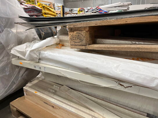 1 Palle med Assortert Byggematrialer