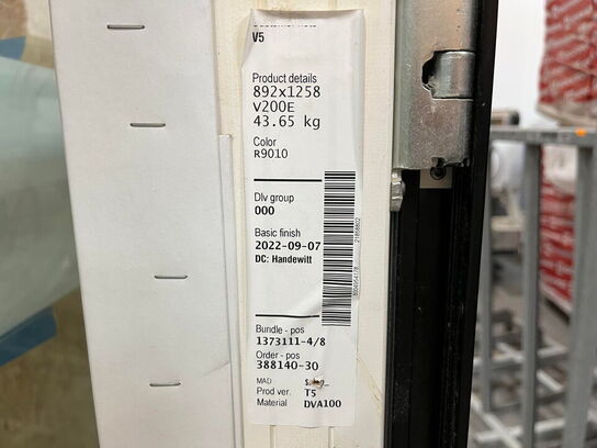 1 Palle med 2 Glas partier og dør og 1 Vindue