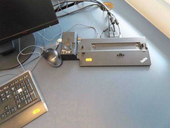 2 stk. monitor, NEOVO FS-24, med keybord og dockinstation