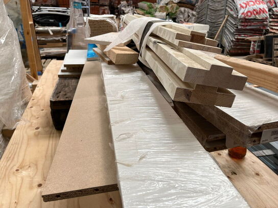 1 Palle med Assortert Byggematrialer