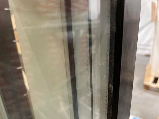 1 Palle med 2 Glas partier og dør og 1 Vindue