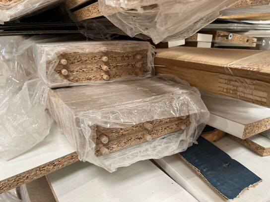 1 Palle med Assortert Byggematrialer