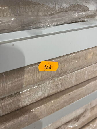 1 Palle med Fodlister og byggematerialer