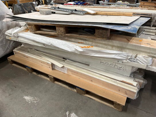 1 Palle med Assortert Byggematrialer