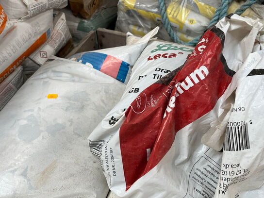 1 Palle med Assortert Byggematrialer