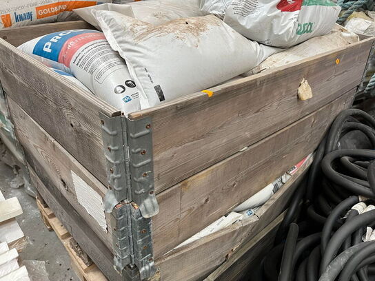 1 Palle med Assortert Byggematrialer