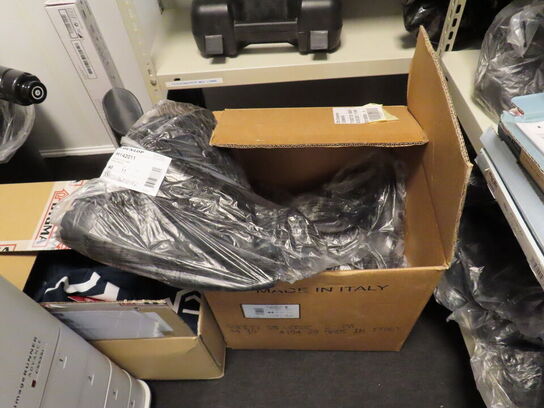 2 stk. stigereoler med indhold af sikkerhedsudstyr