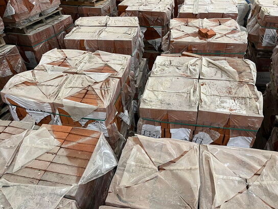 15 Kvart paller med Mursten