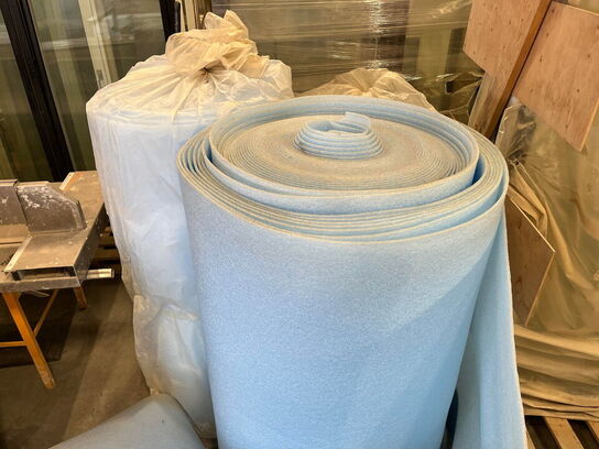 3 Ruller med blåt skum og Plast rør