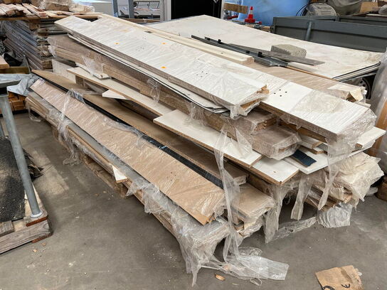 1 Palle med Assortert Byggematrialer