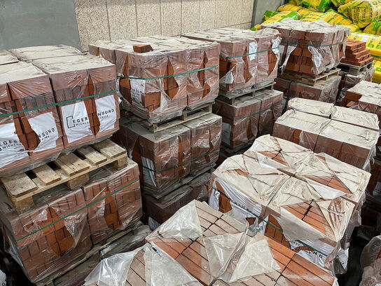 15 Kvart paller med Mursten