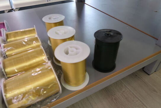 Diverse gavepapir m.m. 