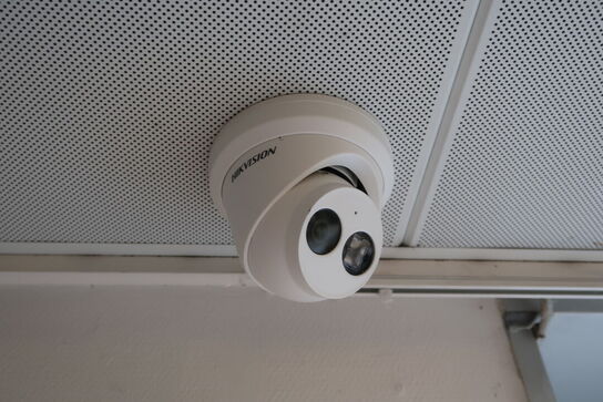 Monitor + 7 stk. HK Vision overvågning kameraer