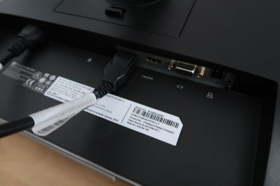 2 stk. HP EliteDisplay E243i 24" skærme 