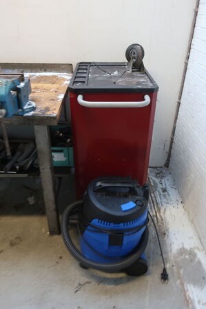 Værkstedsbord, reol m.v.