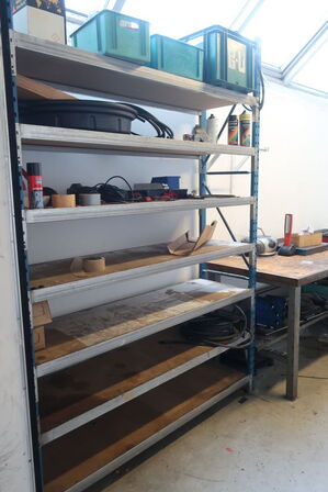 Værkstedsbord, reol m.v.