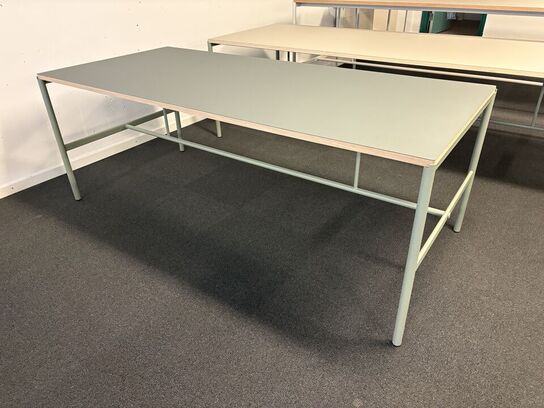 Dining Table MILLION CPH - MIES - 200x90x74cm - Støvet Grøn/Grøn Lin./Kant Ask