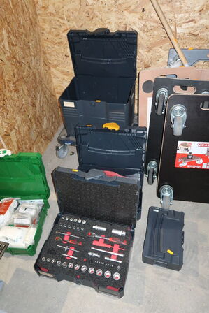 4 stk. kasser med div. Værktøj