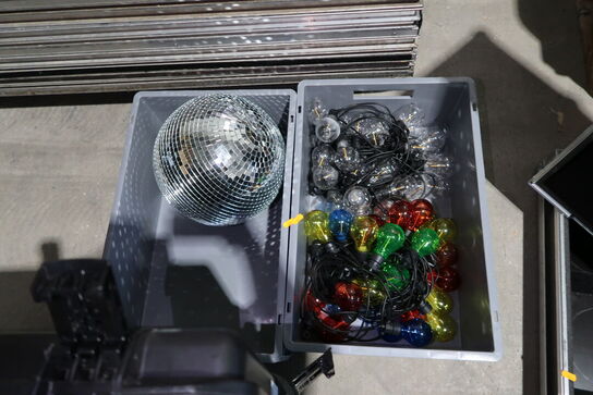 Diskokugle samt lamper