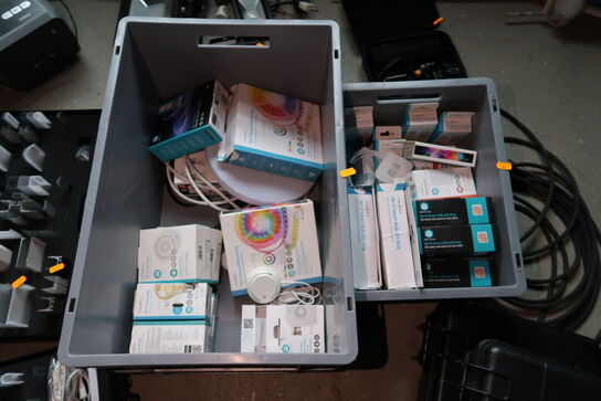 2 stk. kasser med div. Smartlys udstyr MEDIS m.fl.