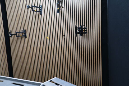 Div. Akustikpaneler (køber skal selv tage dem ned)