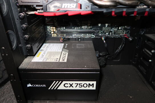 Computer med kabinet COOLER MASTER