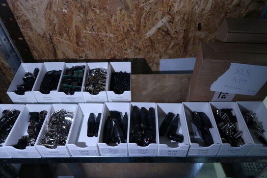 3 stk. lagerreoler med div. Reservedele