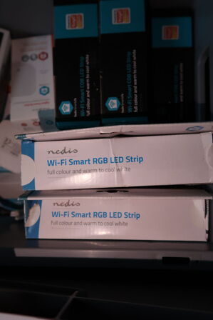 2 stk. kasser med div. Smartlys udstyr MEDIS m.fl.