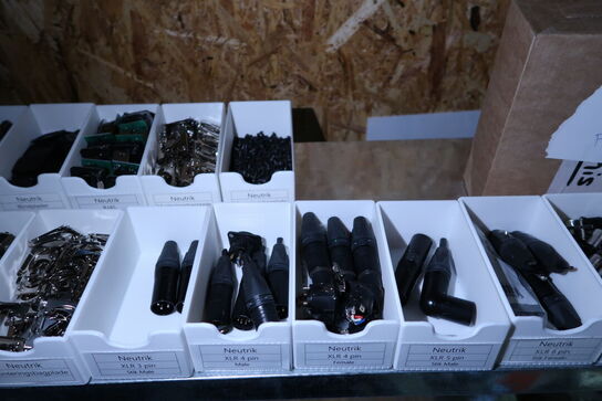 3 stk. lagerreoler med div. Reservedele