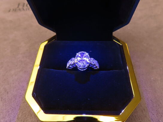 14 kt. Hvidguldring med 7.05 ct. Briliantsleben Diamant