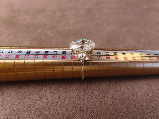 14 kt. Guldring med 4.03 ct. Briliantsleben Diamant